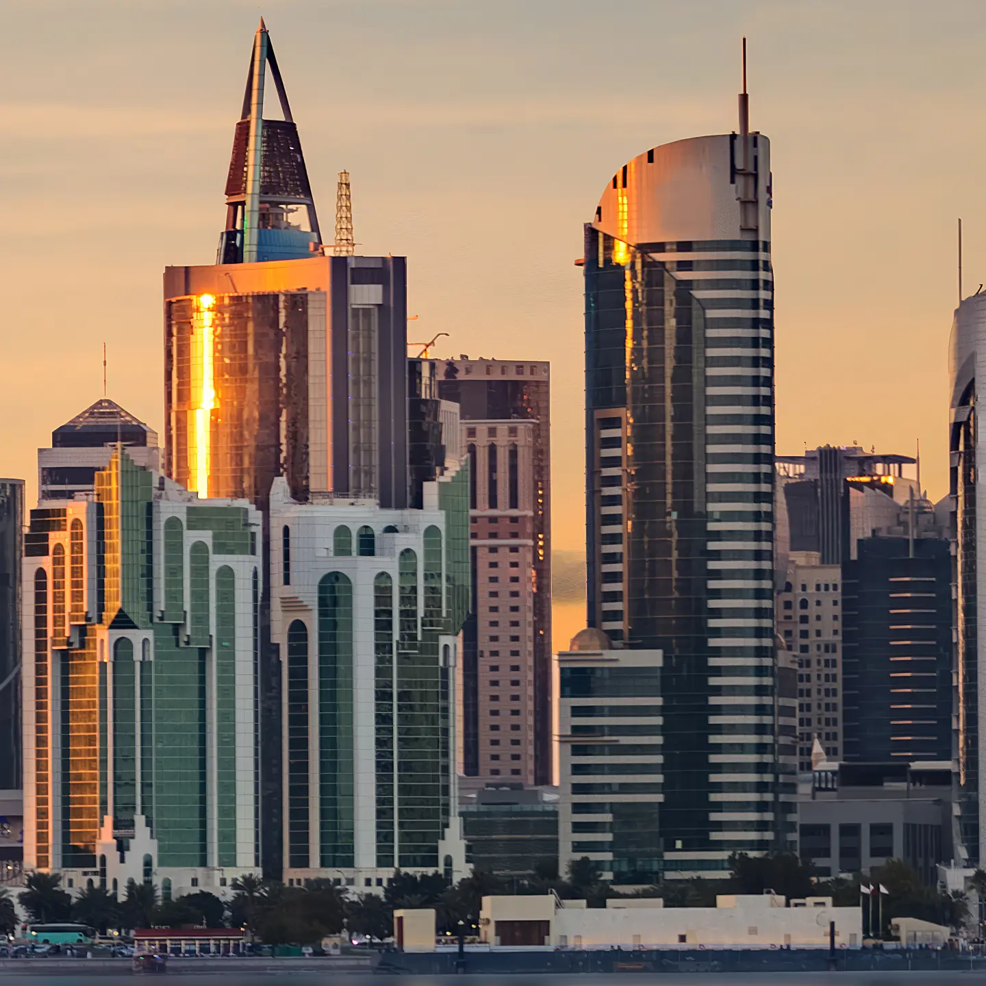 Photo Panneau mural douche NU VIPANEL PAYSAGE URBAIN SKYLINE DOHA BRI. 1500x2550x3MM